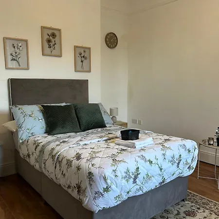 Town * Newbridge (Kildare)