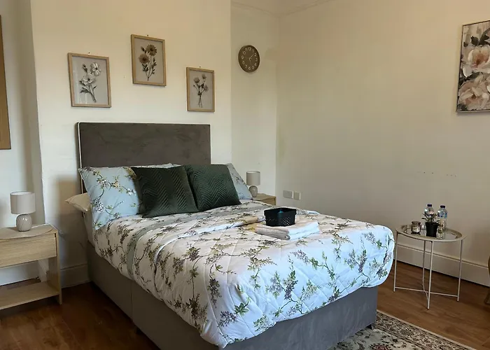 Town * Newbridge (Kildare)